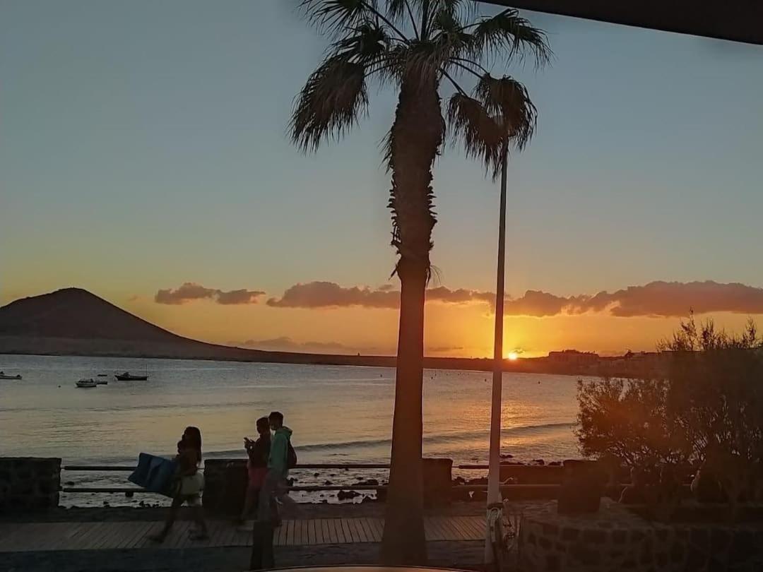Piso moderno cerca de todos los servicios El Médano Exterior foto